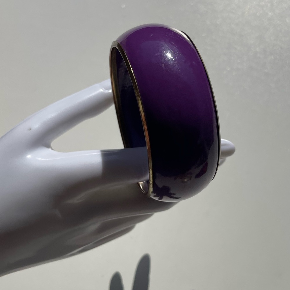 Vintage purple acrylic bangle bracelet with gold-tone metal trim women’s Sz 8